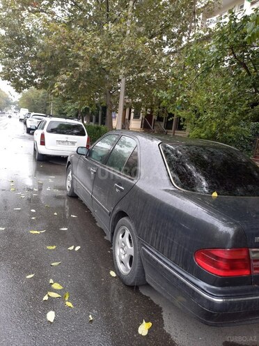 Mercedes E 220 2000, 464,200 km - 2.2 l - Bakı