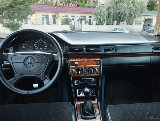 Mercedes E 220 1993, 350,000 km - 2.2 l - Bakı