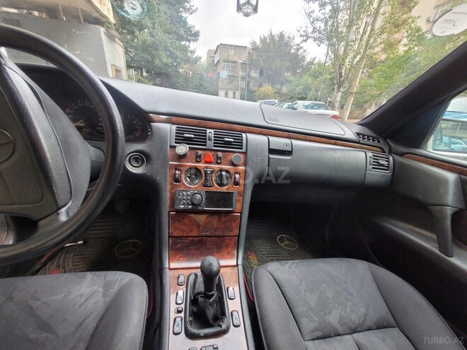 Mercedes E 200 1998, 350,000 km - 2.0 l - Bakı