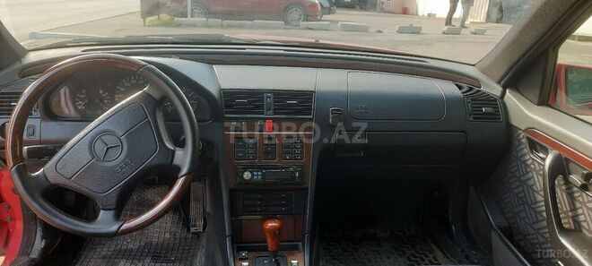 Mercedes C 200 1995, 250,000 km - 2.0 l - Qusar