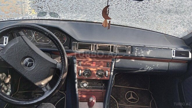 Mercedes 190 1990, 242 km - 2.0 л - Bakı