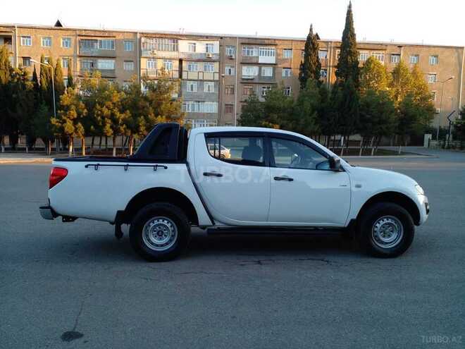 Mitsubishi L200 2011, 200,000 km - 2.5 l - Gəncə