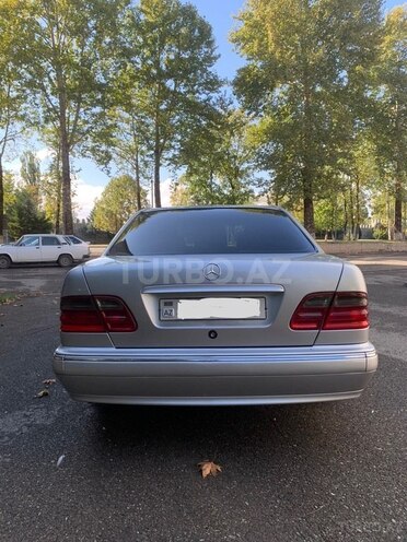Mercedes E 220 2001, 490,000 km - 2.2 л - İsmayıllı