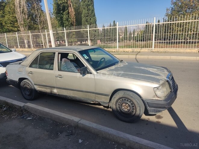 Mercedes E 200 1986, 99,999 km - 2.0 l - Gəncə