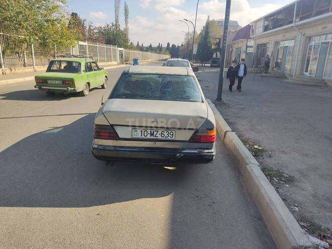 Mercedes E 200 1986, 99,999 km - 2.0 l - Gəncə