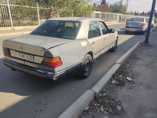 Mercedes E 200 1986, 99,999 km - 2.0 l - Gəncə