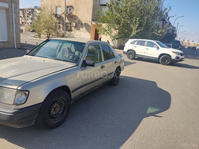 Mercedes E 200 1986, 99,999 km - 2.0 l - Gəncə