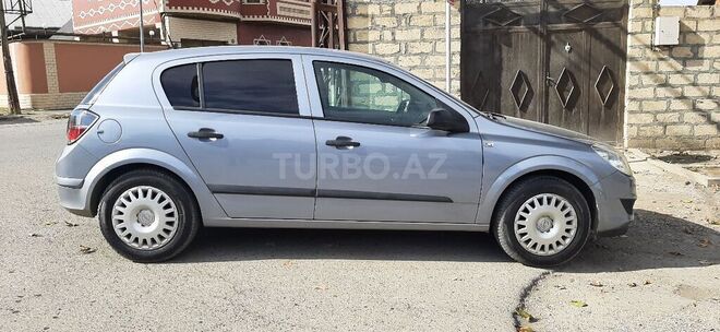 Opel Astra 2009, 170,000 km - 1.4 л - Gəncə