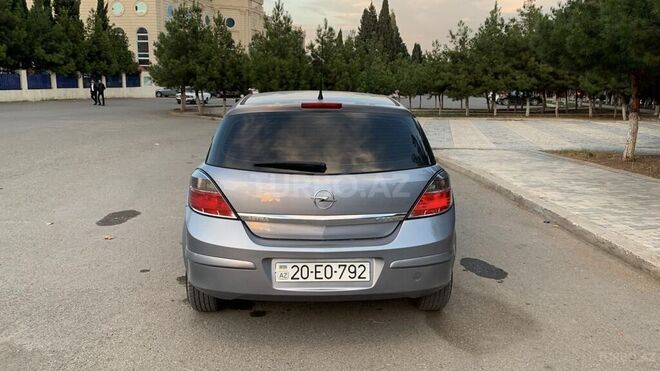 Opel Astra 2009, 170,000 km - 1.4 л - Gəncə