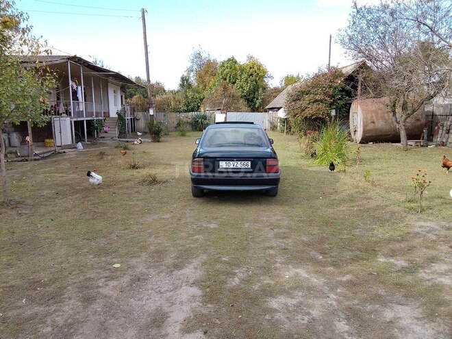 Opel Vectra 1995, 400,000 km - 1.8 l - Qax