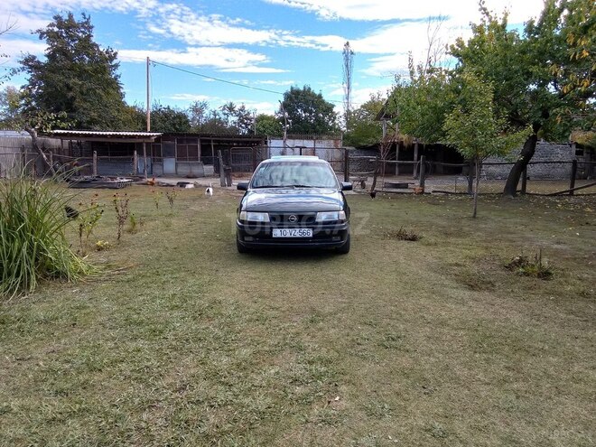 Opel Vectra 1995, 400,000 km - 1.8 l - Qax