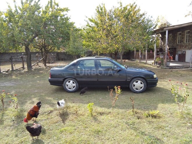 Opel Vectra 1995, 400,000 km - 1.8 l - Qax
