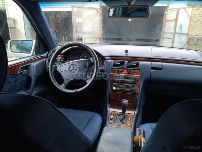 Mercedes E 240 1998, 285,000 km - 2.4 л - Sumqayıt