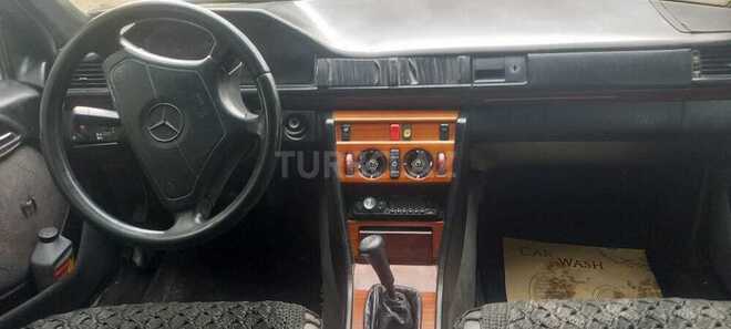 Mercedes E 200 1993, 267,000 km - 2.0 l - Bakı
