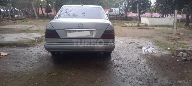 Mercedes E 200 1993, 267,000 km - 2.0 l - Bakı