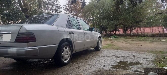 Mercedes E 200 1993, 267,000 km - 2.0 l - Bakı