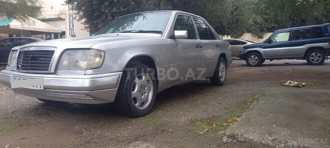 Mercedes E 200 1993, 267,000 km - 2.0 l - Bakı