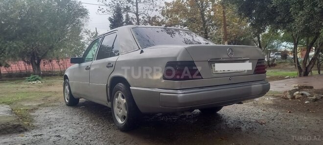 Mercedes E 200 1993, 267,000 km - 2.0 l - Bakı