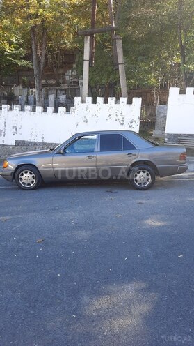 Mercedes E 250 1991, 658,000 km - 2.5 л - Şəki
