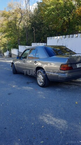 Mercedes E 250 1991, 658,000 km - 2.5 л - Şəki