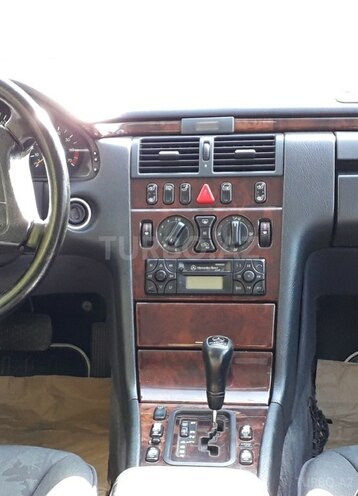 Mercedes E 280 1999, 261,000 km - 2.8 l - Gəncə