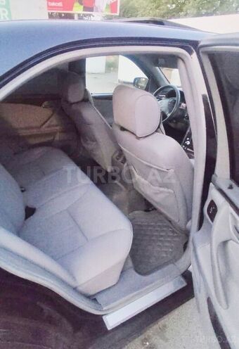Mercedes E 270 2001, 373,000 km - 2.7 l - Bakı