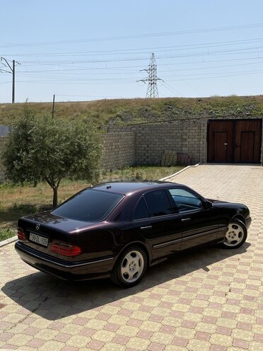 Mercedes E 280 2001, 181,000 km - 2.8 l - Bakı