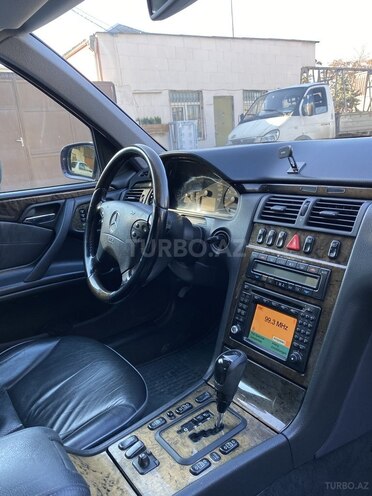 Mercedes E 280 2001, 181,000 km - 2.8 l - Bakı