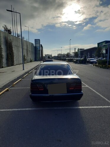 Mercedes E 220 2000, 450,000 km - 2.2 л - Bakı