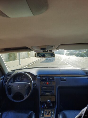 Mercedes E 220 2000, 450,000 km - 2.2 л - Bakı