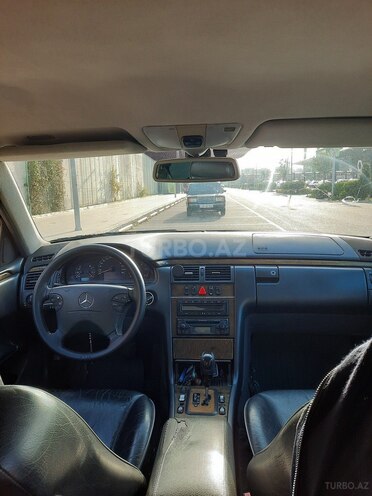 Mercedes E 220 2000, 450,000 km - 2.2 л - Bakı