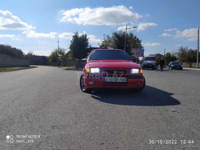 Opel Vectra 1993, 352,856 km - 1.8 l - Zaqatala