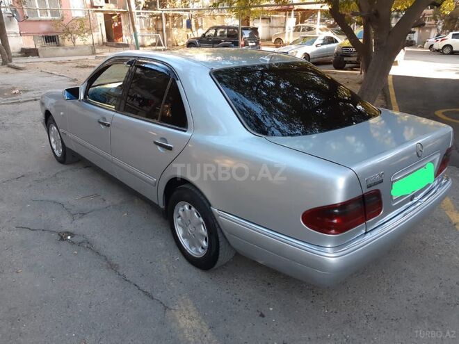 Mercedes E 220 1997, 350,000 km - 2.2 l - Bakı