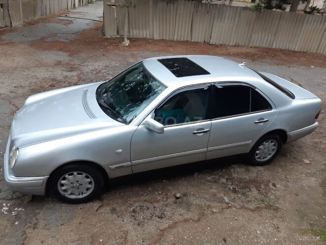 Mercedes E 220 1997, 350,000 km - 2.2 l - Bakı