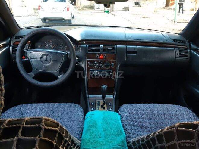Mercedes E 220 1997, 350,000 km - 2.2 l - Bakı