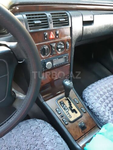 Mercedes E 220 1997, 350,000 km - 2.2 l - Bakı