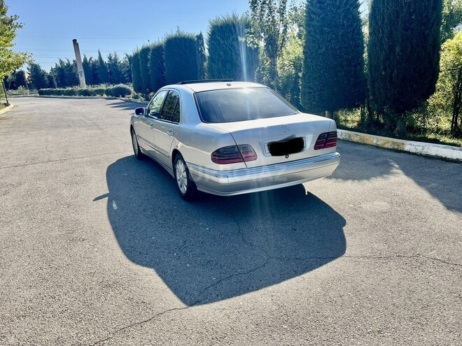 Mercedes E 270 2001, 310,491 km - 2.7 l - Bakı