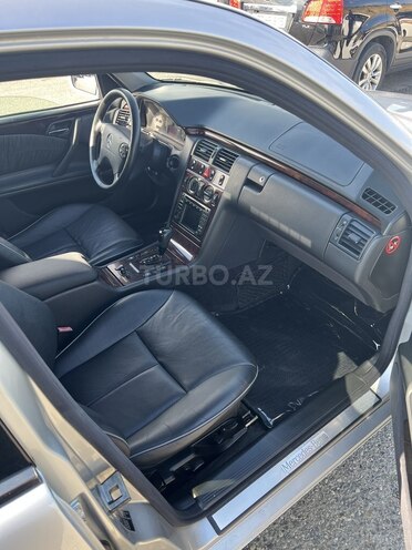 Mercedes E 270 2001, 310,491 km - 2.7 l - Bakı