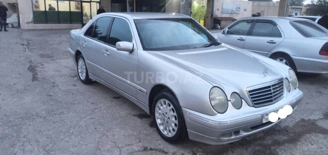 Mercedes E 220 1999, 326,000 km - 2.2 l - Bakı