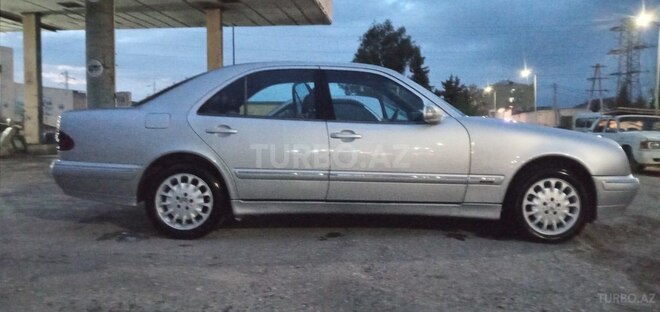 Mercedes E 220 1999, 326,000 km - 2.2 l - Bakı