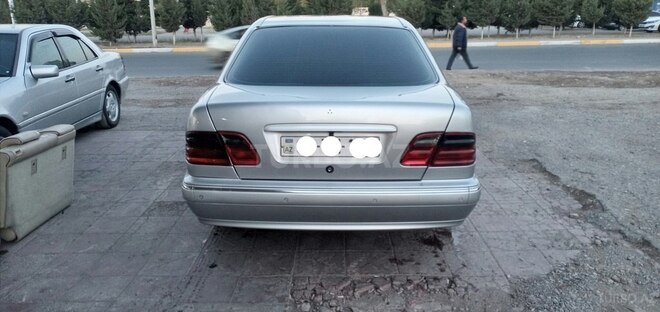 Mercedes E 220 1999, 326,000 km - 2.2 l - Bakı