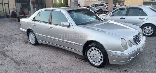Mercedes E 220 1999, 326,000 km - 2.2 l - Bakı