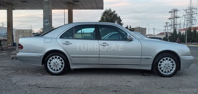 Mercedes E 220 1999, 326,000 km - 2.2 l - Bakı