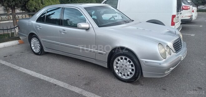Mercedes E 220 1999, 326,000 km - 2.2 l - Bakı