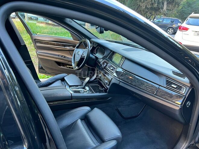 BMW 750 2013, 197,000 km - 4.4 л - Bakı