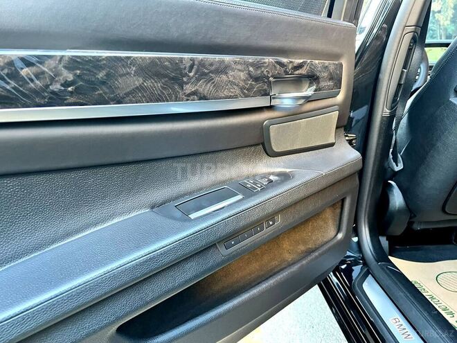 BMW 750 2013, 197,000 km - 4.4 л - Bakı