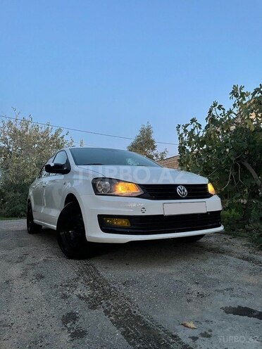 Volkswagen Polo 2018, 250,000 km - 1.6 l - Bakı