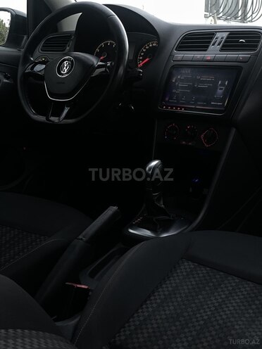 Volkswagen Polo 2018, 250,000 km - 1.6 l - Bakı