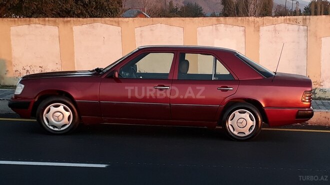 Mercedes E 250 1992, 240,000 km - 2.5 l - Şəki