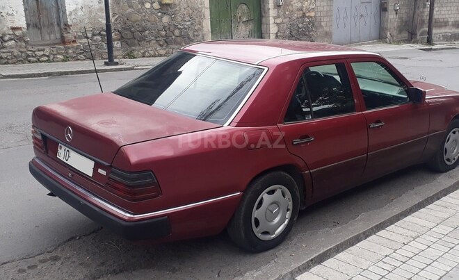 Mercedes E 250 1992, 240,000 km - 2.5 l - Şəki